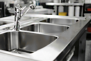 Comprehensive Guide to Choosing Stainless Steel Sinks for Your Foodservice Establishment.jpg